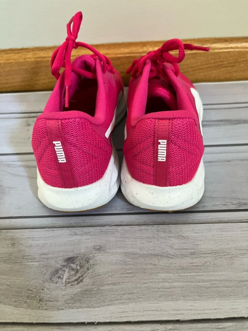 New women’s Puma twitch pink soft foam runner tennis shoe sneaker. Size 8.5